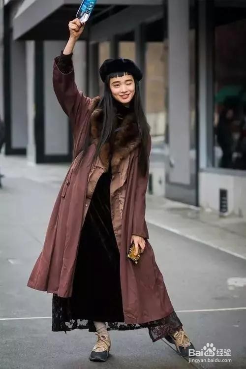 王凯丽长大衣里面套裙子,竟然这么好看!