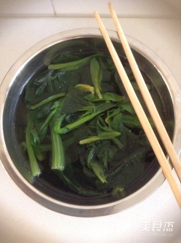 果仁菠菜的做法