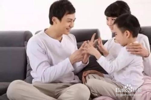 男孩被母亲批评跳桥,家长要如何正确的教育孩子