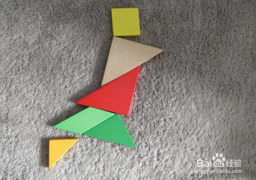 用七巧板怎样拼一个练习舞蹈的女孩?