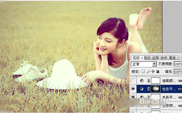 Photoshop给草地美女图片增加柔和的粉黄色