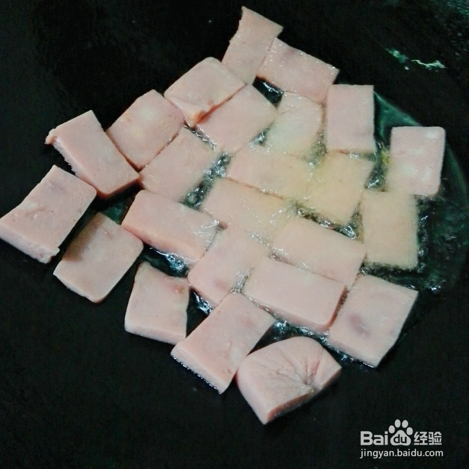 煎火腿肠块的做法