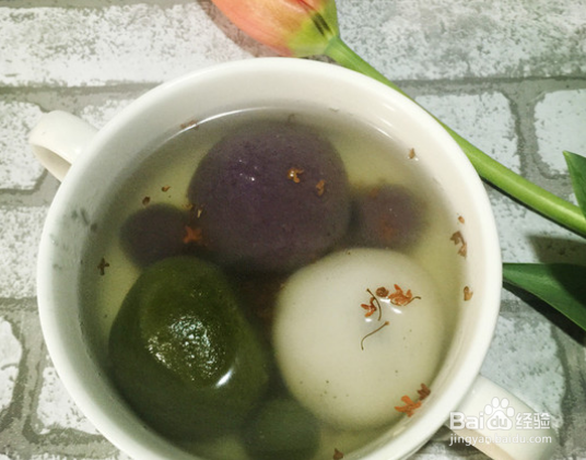 传统的黑芝麻汤圆