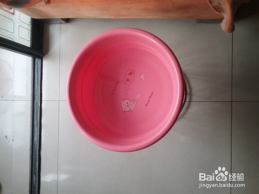 如何在家里给孩子舒服地洗头发