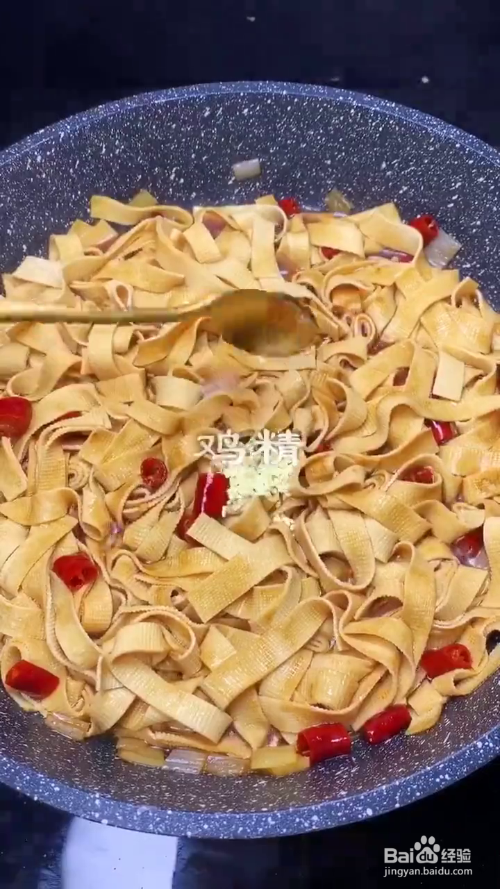 如何制作好吃入味的韭菜豆皮？