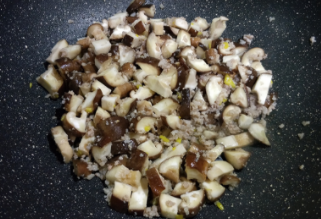 香菇酱油炒饭