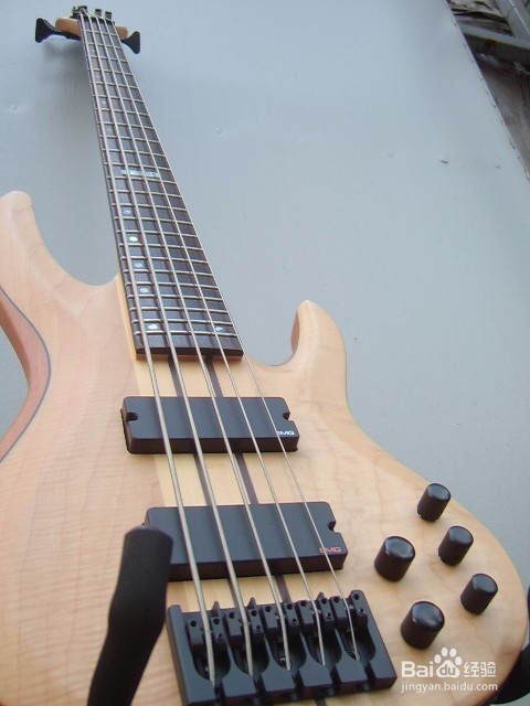 四弦贝斯怎么降调