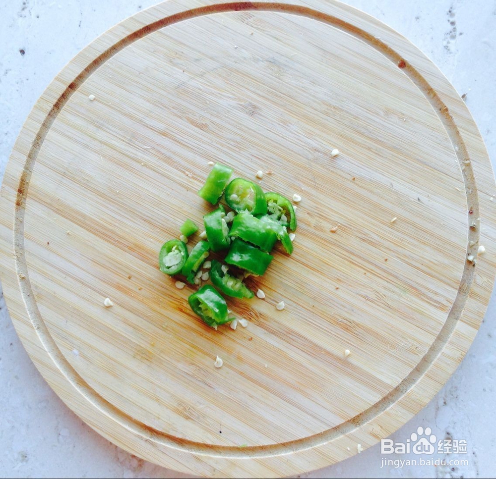 怎样做凉拌杭椒土豆粉呢？