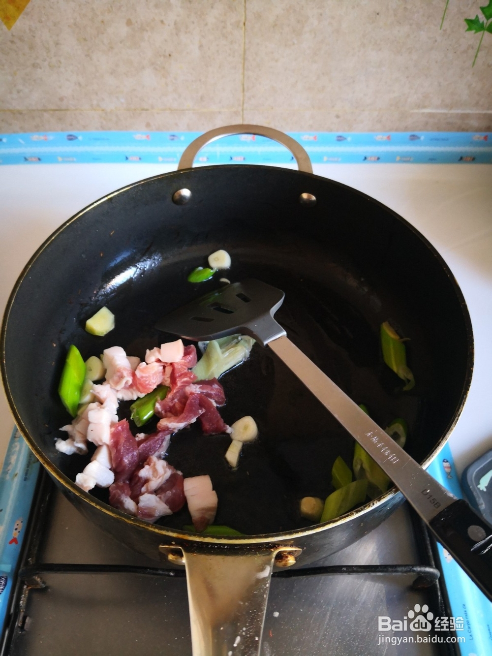 如何制作家常炖土豆