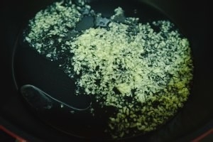 如何做蒜蓉褐菇西兰花