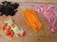 家常菜鱼香肉丝的做法。