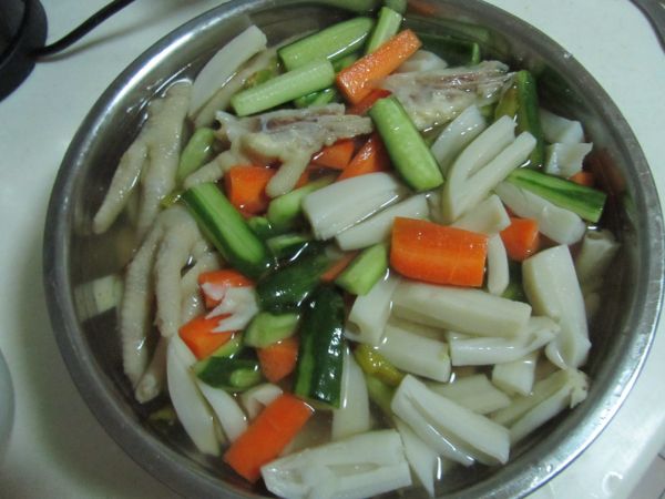 泡椒凤爪什锦菜