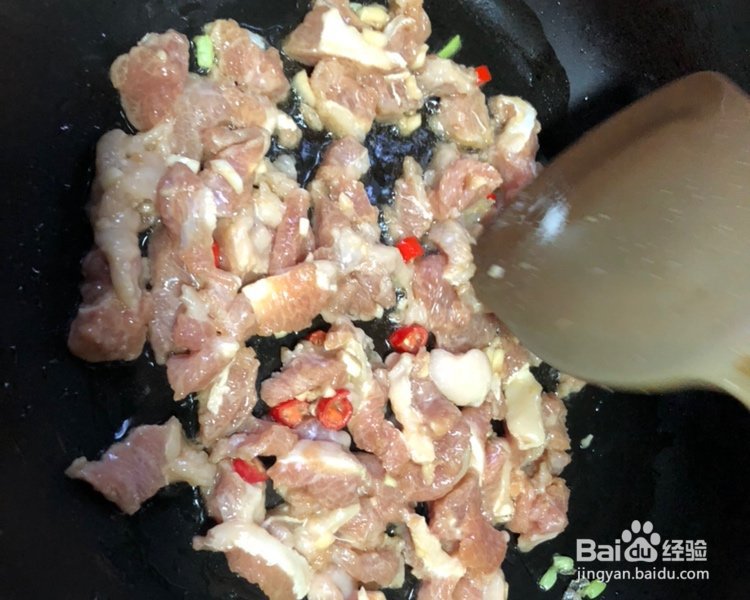 莲藕炒肉的做法