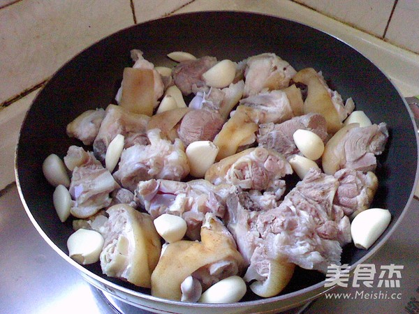 南乳花生焖猪蹄