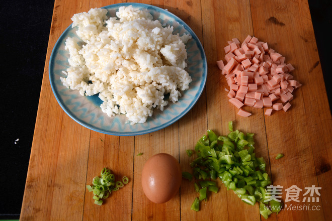 色香味俱全的扬州炒饭