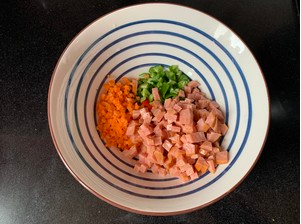 青椒火腿蒸包子