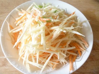 简单花样饼之【土豆丝鸡蛋饼】