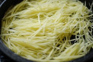 醋溜土豆丝家常菜怎么做详细教程讲解