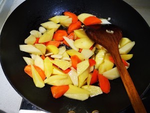 土豆炖肥牛的做法