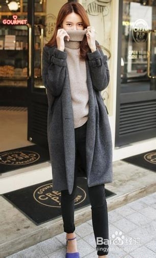 OL冬季穿中长大衣+紧身裤 时尚又显女人味