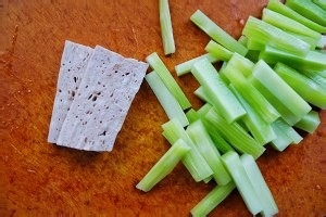 XO酱青笋炒猪肉的做法