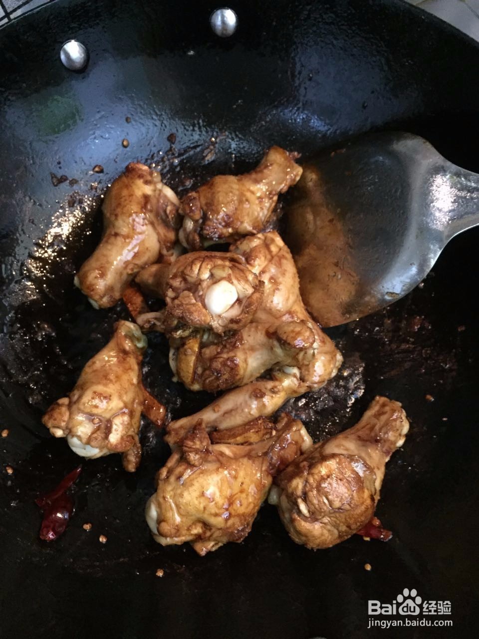 酱汁鸡翅根的做法哦,配料只有葱姜