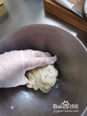 在家制作美味的红茶三角酥