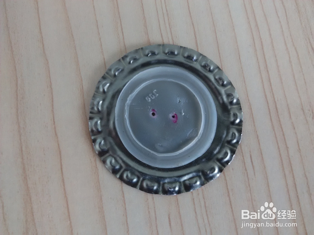 如何用啤酒瓶盖制作小玩具