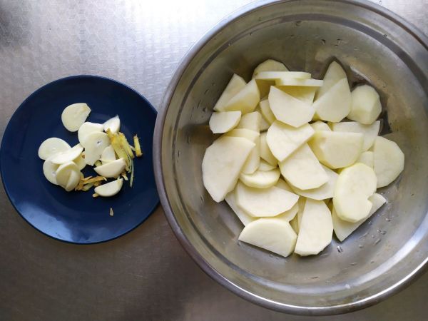 土豆片洋葱炒肉