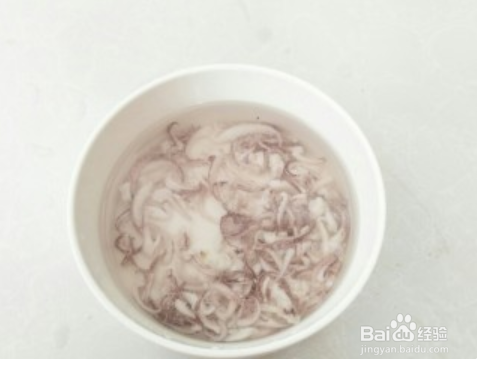 制作酱爆鱿鱼丝