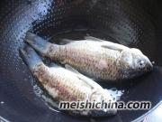 奶白色营养汤——鲫鱼蘑菇汤