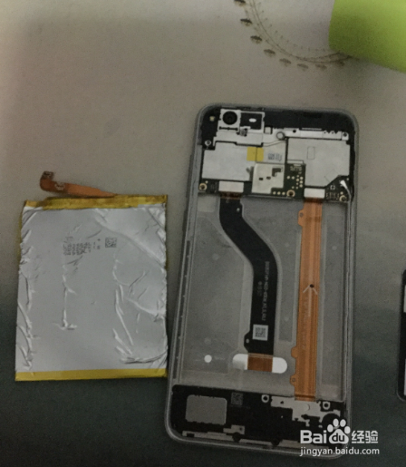 华为荣耀8青春版手机拆机换电池教程