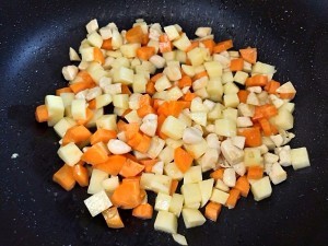 在家制作美味的三丁焖饭