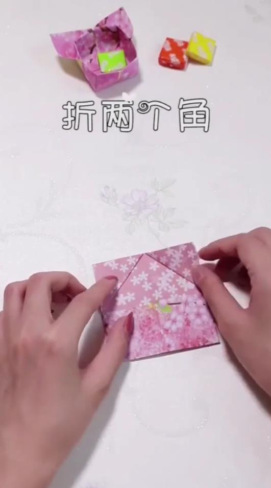 怎么用纸折耳朵盒子