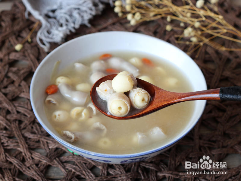 粉肠莲子汤的做法