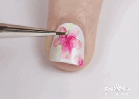 晕染花朵水彩美甲，自己在家就能做