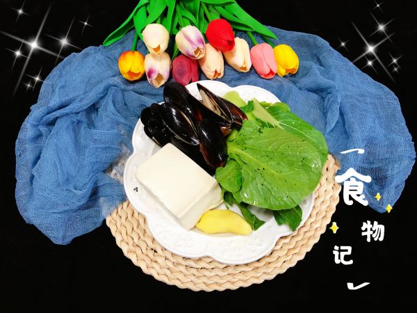 鲜美贻贝青菜豆腐汤