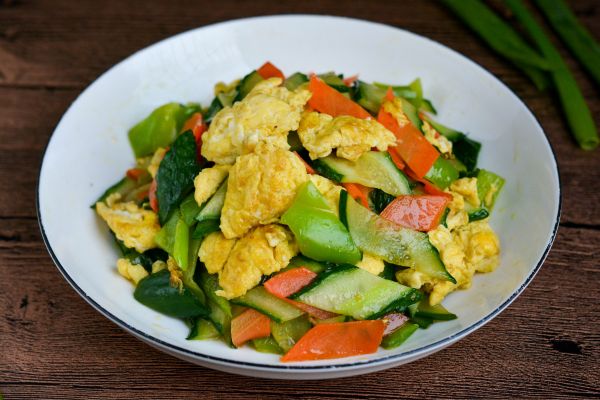 鸡蛋炒辣椒黄瓜