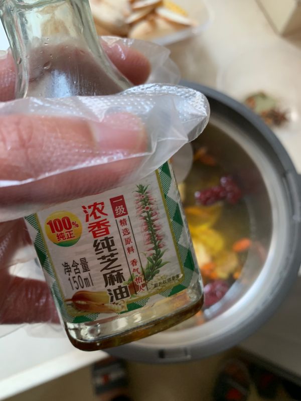 莲藕花生玉米猪脚汤