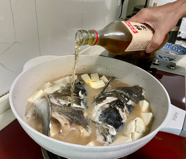 红烧鱼头豆腐汤