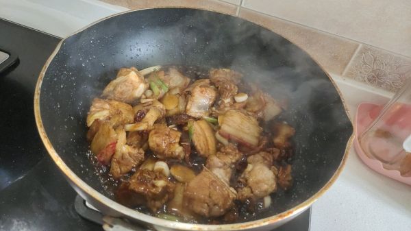 猪肉排骨烩酸菜