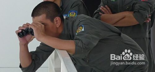 手持双筒望远镜稳定观看技巧