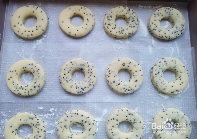 家庭自制油炸黑芝麻奶香面包