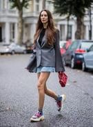 能跟小白鞋一样百搭的老爹鞋的搭配方法