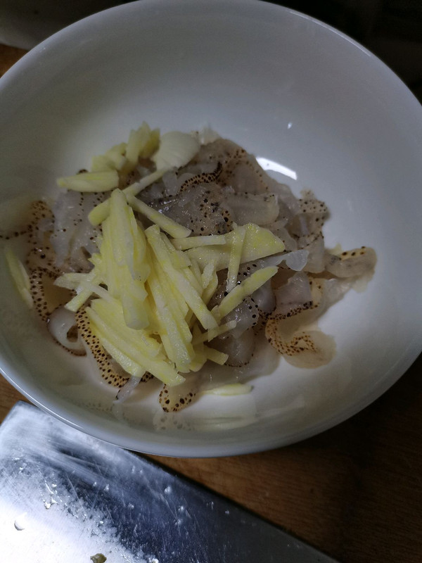 沙拉汁拌青瓜海蜇皮