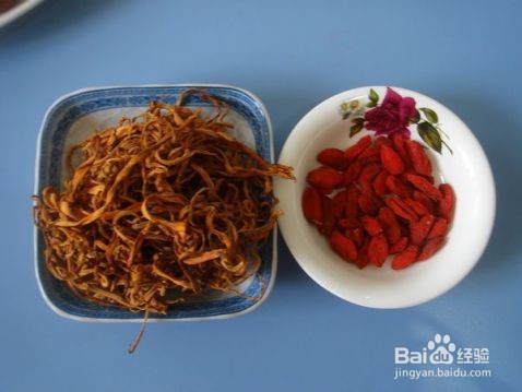 淮山圆肉煲鸡的做法