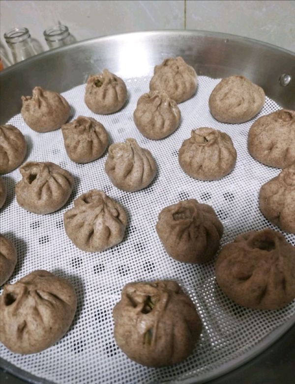 黑全麦白菜猪肉包