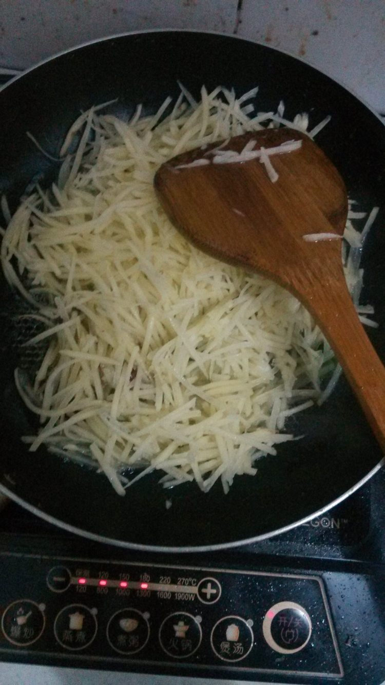 教你做酸辣土豆丝，真是难得的美味