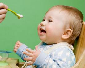 不吃药如何治疗婴儿咳嗽偏方二：蜂蜜