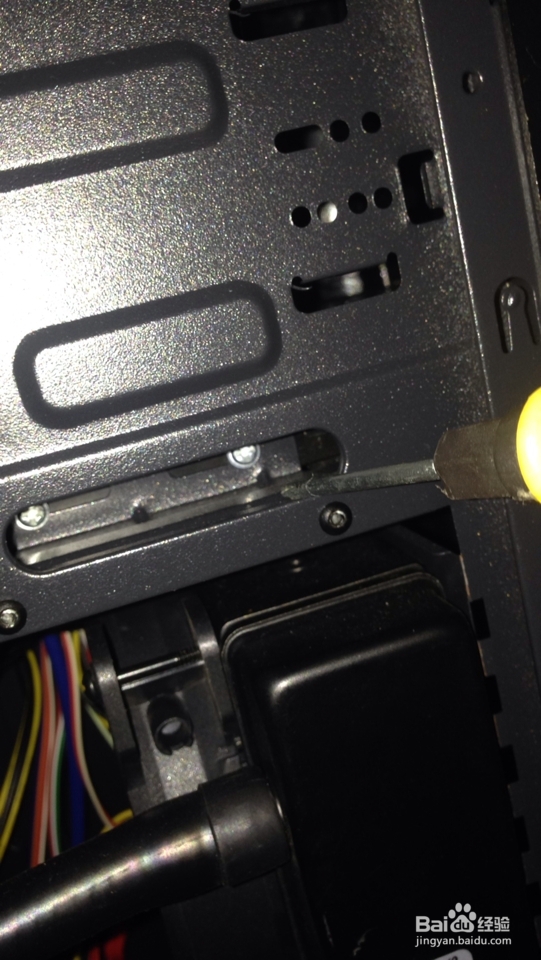 如何在原有的硬盘上增加一块硬盘